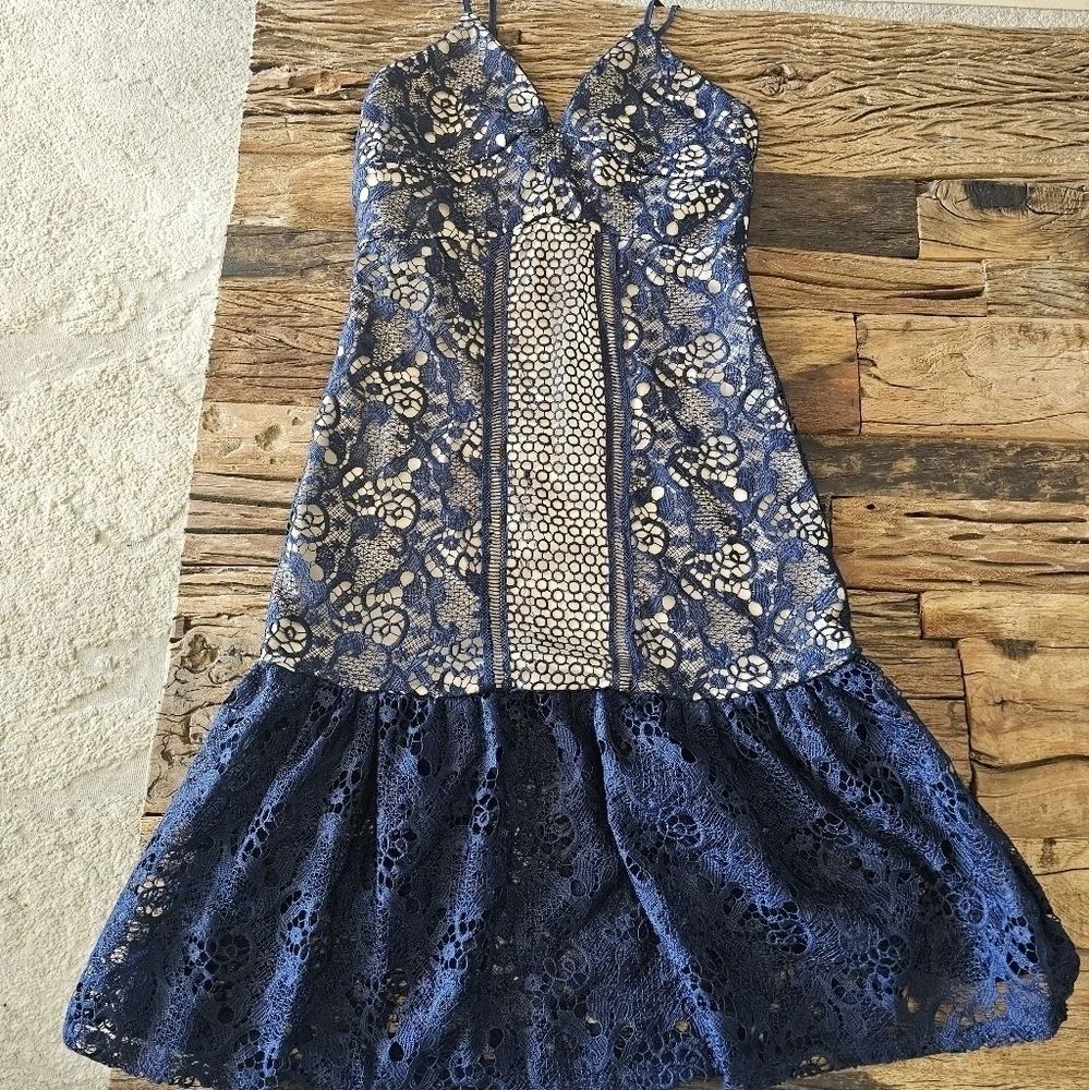 NEW Romeo+Juliet Navy Blue Lace Dress Medium Blue - Picture 8 of 16